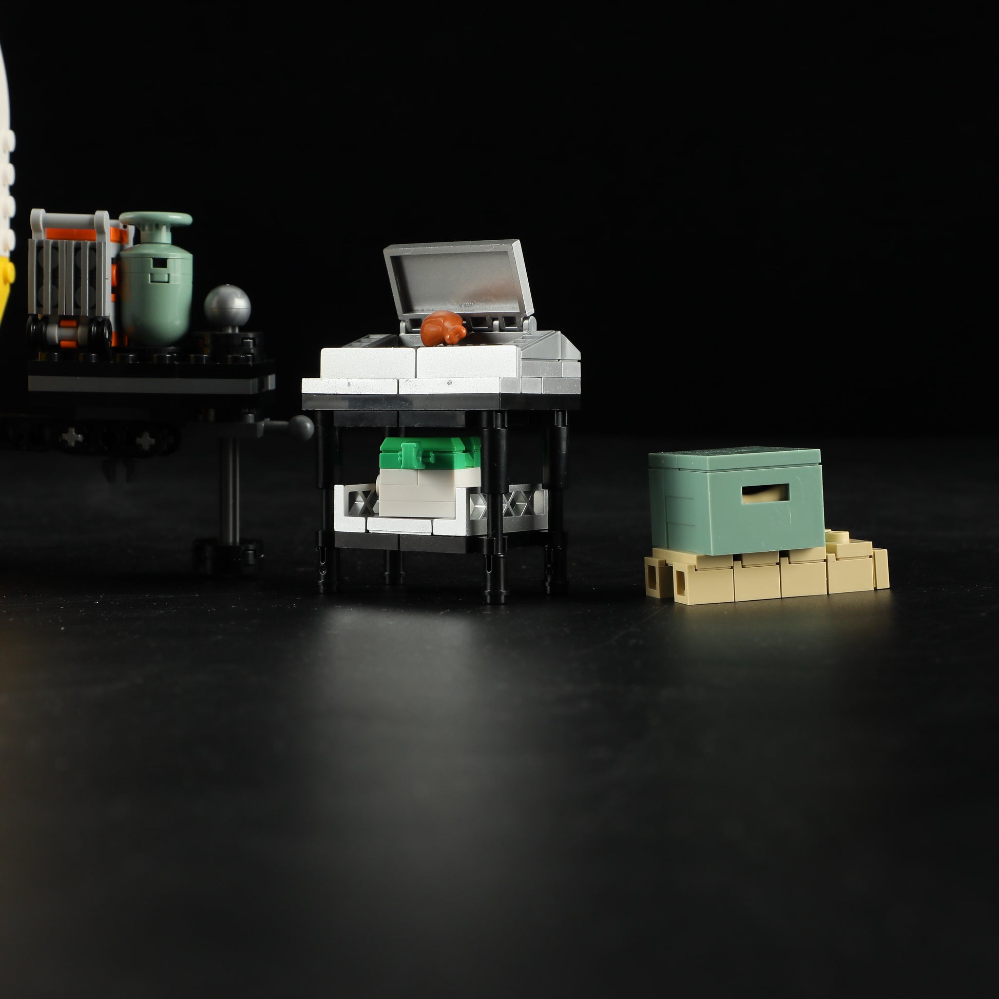 Travel Trailer 1325PCS - Happy Brick Land