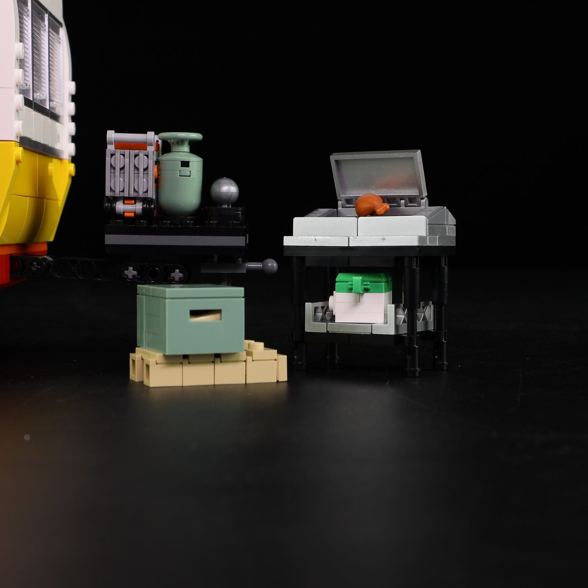 Travel Trailer 1325PCS - Happy Brick Land