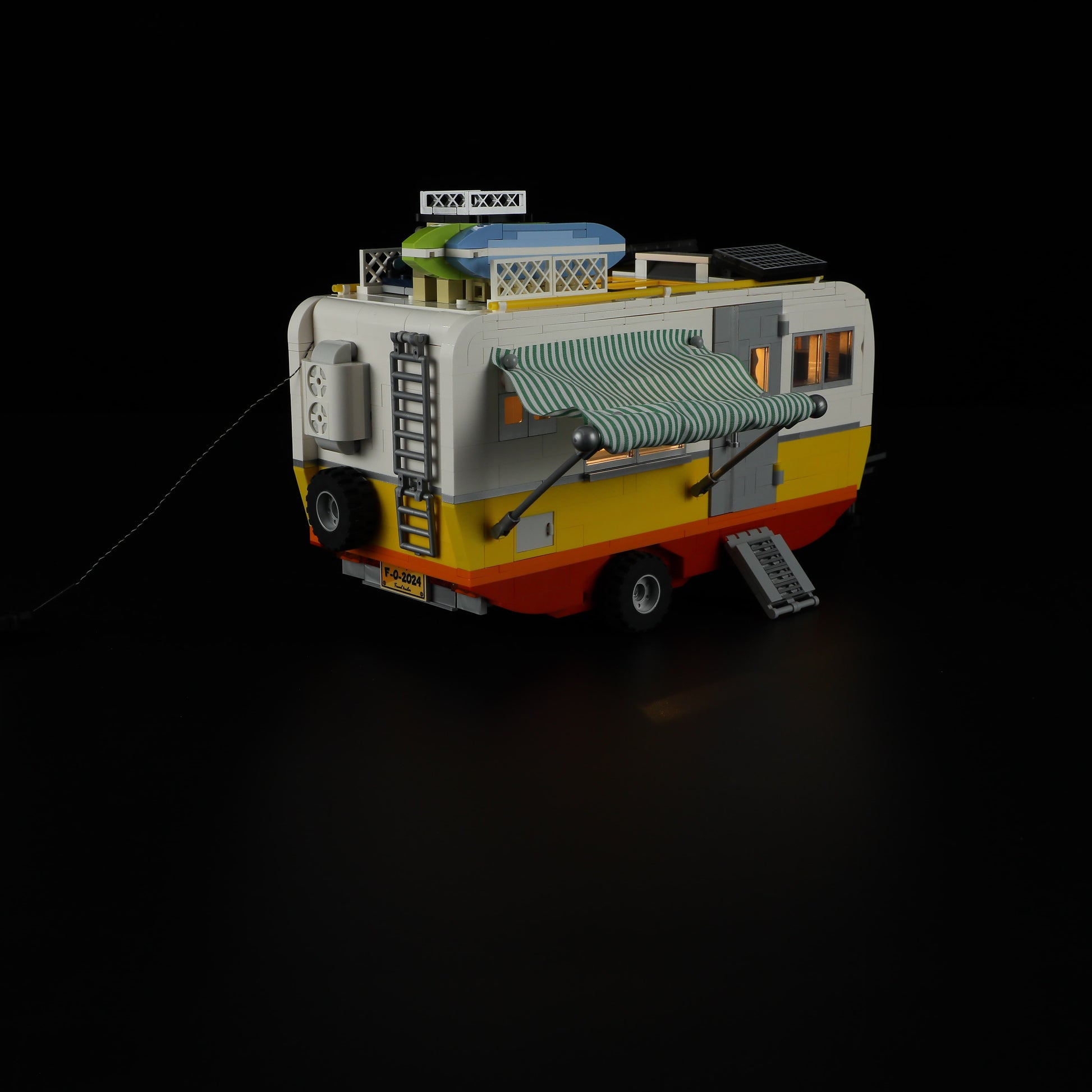 Travel Trailer 1325PCS - Happy Brick Land